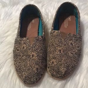 Tom’s Size 9W Tan Espadrille Flats